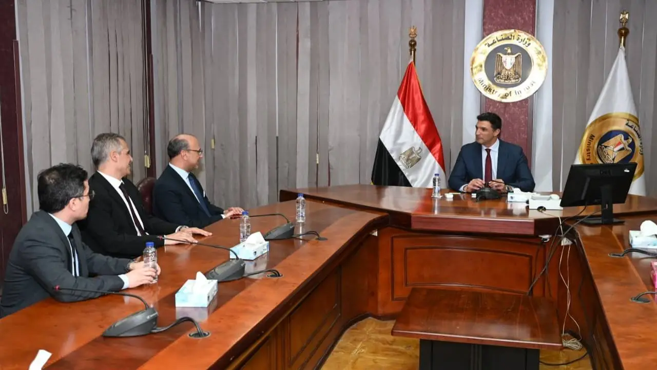 وزارة الصناعة تناقش فرص توسع شركة صافولا للأغذية في السوق المصري